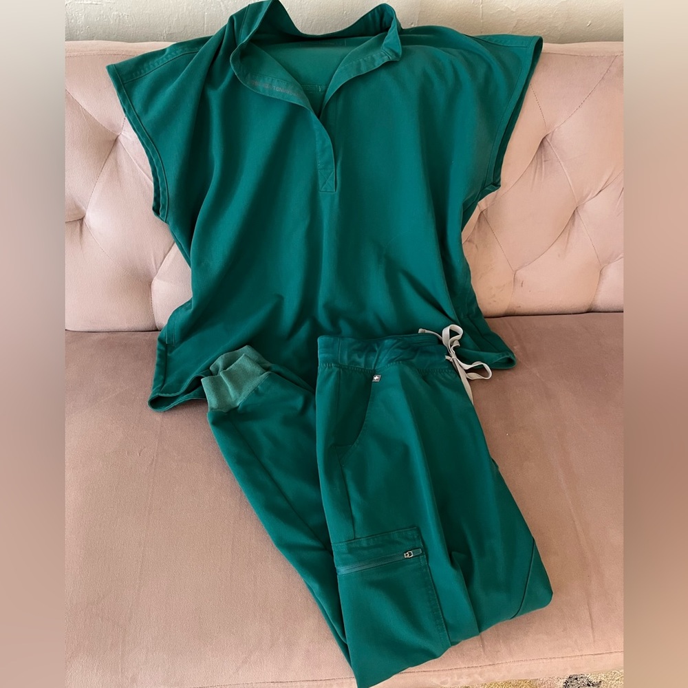 FIGS Hunter Green Set (Zamora and Rafaela) Large